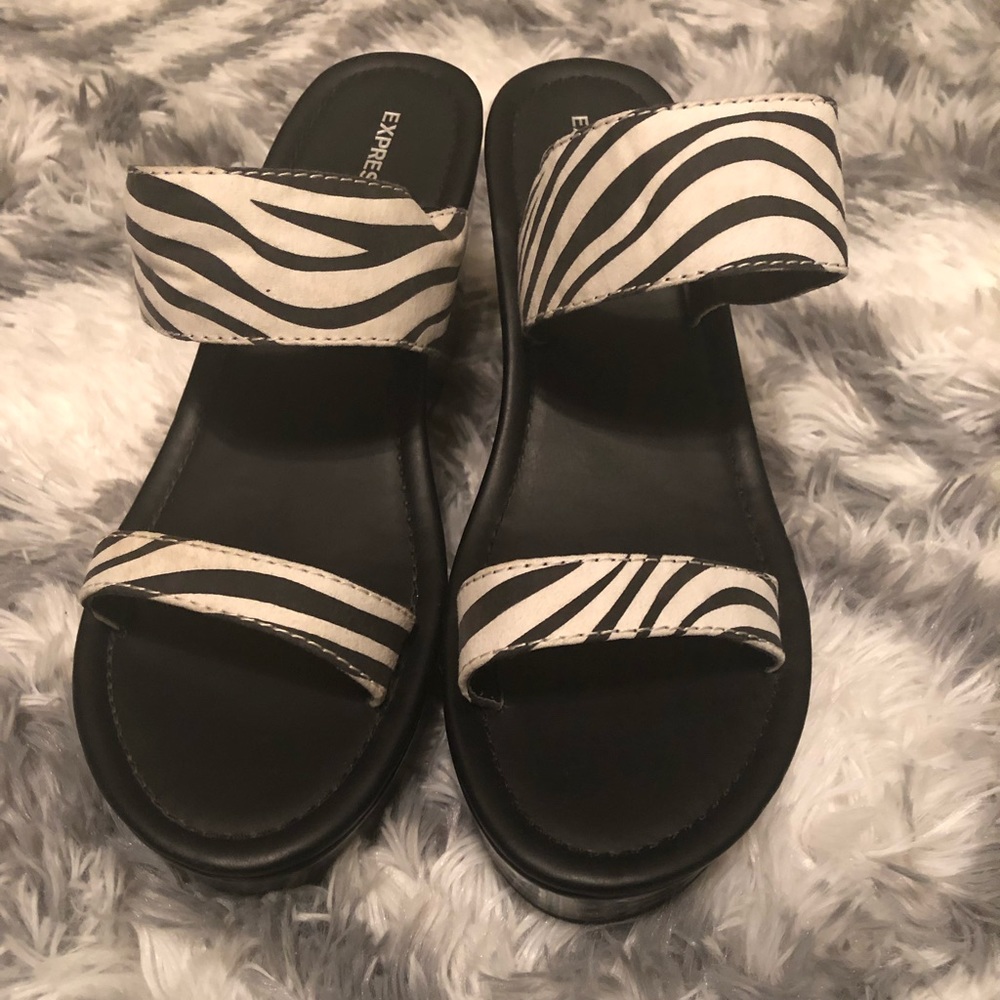 NWOT Express zebra platform sandals size 8